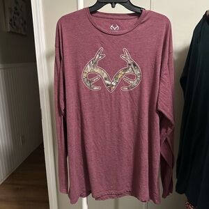 Realtree Women’s Mauve Longsleeve Shirt with Camouflage Logo size 2XL